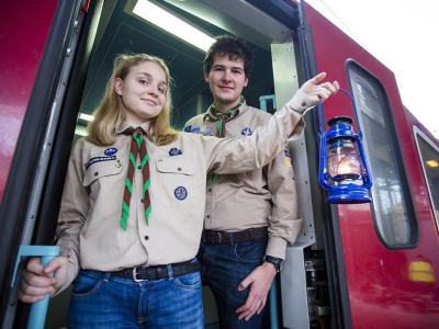 Betlehemské svetlo tradične roznášajú skauti vlakom I Zdroj: Betlehemské svetlo