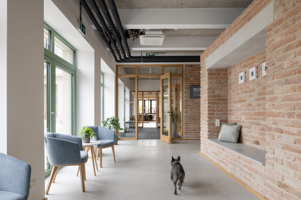 Obnovený areál v Piešťanoch | Zdroj: Alex Shoots Buildings