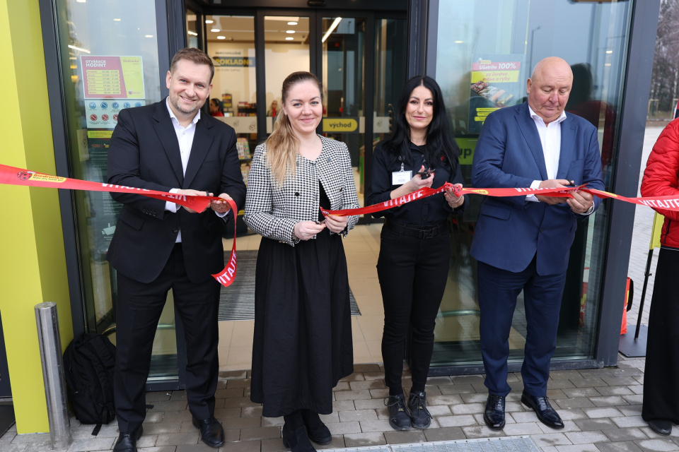 Otvorenie predajne | Zdroj: Mesto Senice