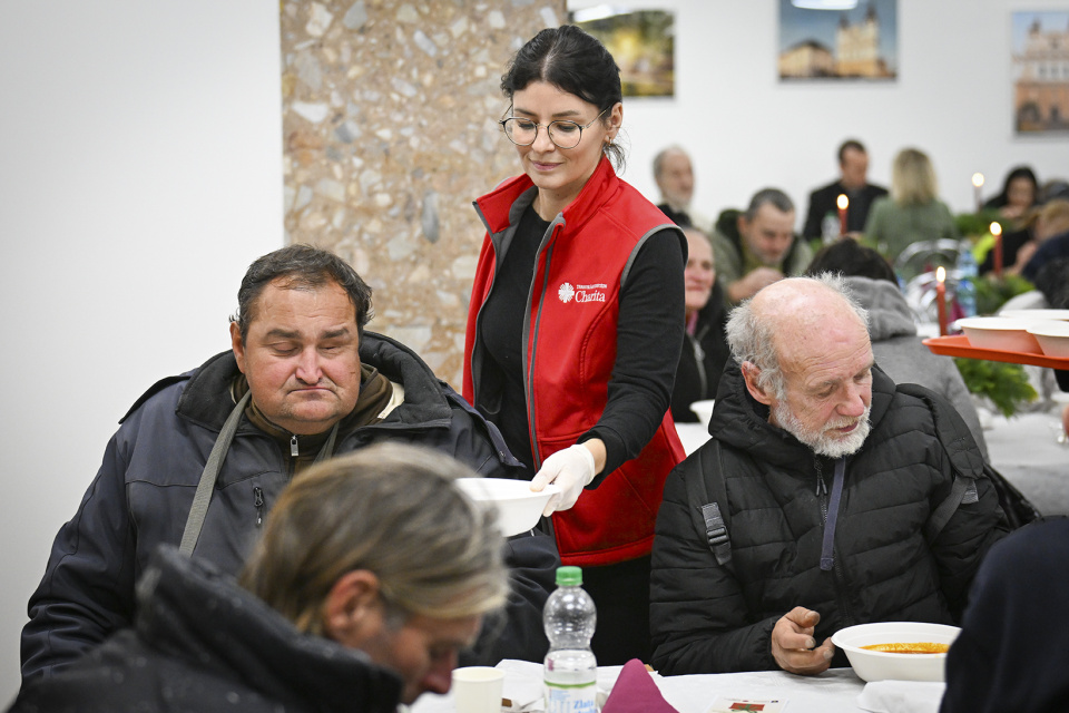Na stole nechýbala kapustnica ani ryba so zemiakovým šalátom | Foto: Lukáš Grinaj