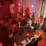 Jana Kirschner počas posledných piesní chodila pomedzi divákov.