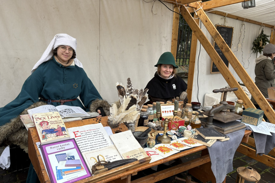 Na stredovekých trhoch ste mohli nájsť množstvo šikovných remeselníkov | Foto: Michaela Martišíková