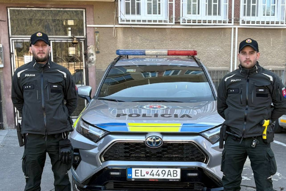 Policajti zachránili dva životy | Zdroj: Polícia SR - Trnavský kraj