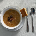 Kapustnicu na niektorých stoloch vystriedala šošovicová polievka  | Foto: Michaela Martišíková, Trnavské rádio