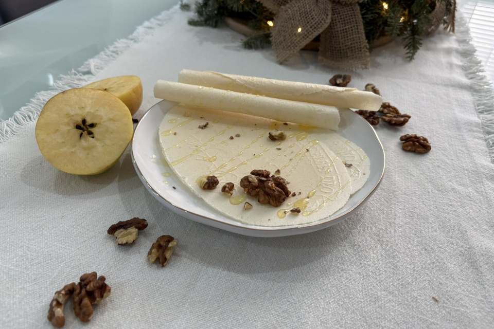 Medzi prvé chody patrili oblátky s medom a cesnakom, pupáky, orechy aj jabĺčko s hviezdičkou  | Foto: Michaela Martišíková, Trnavské rádio