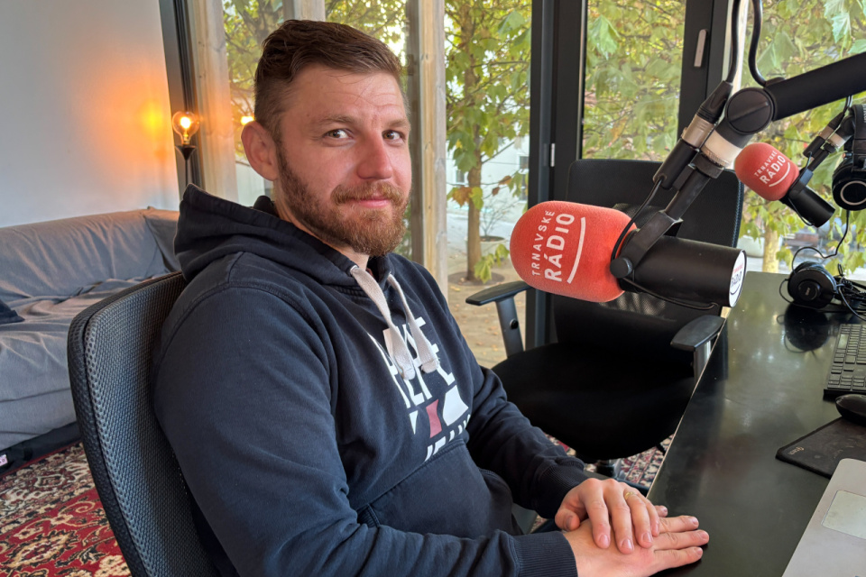 Miroslav Bajer na návšteve v štúdiu Trnavského rádia | Foto- Trnavské rádio