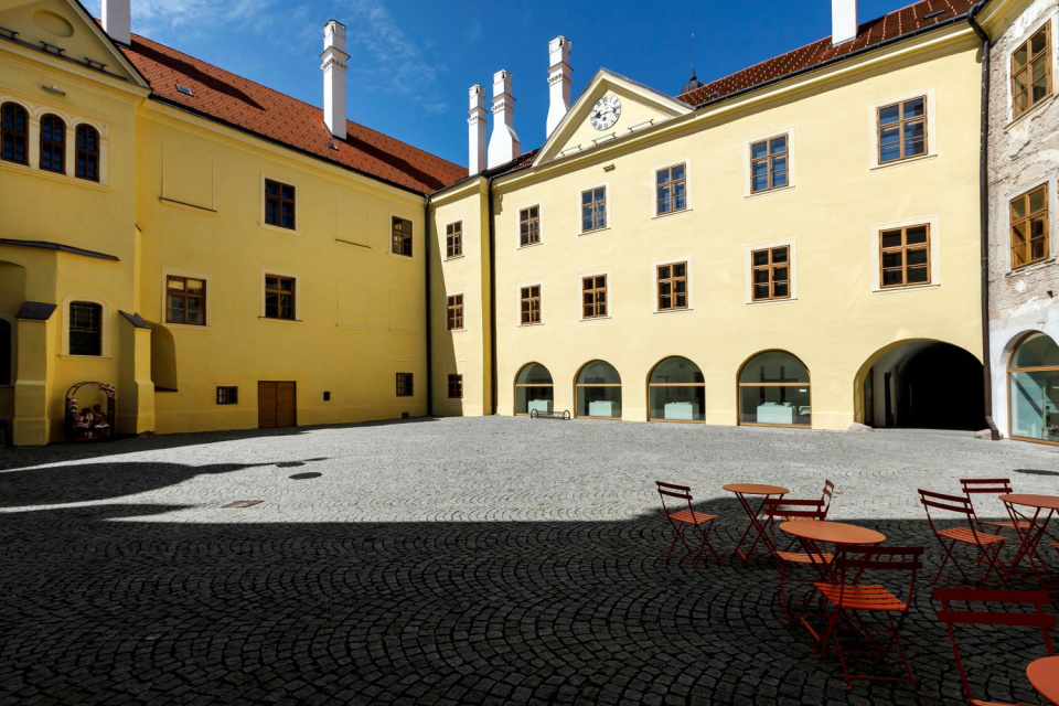 Nádvorie zámku v Hlohovci | Zdroj: TASR