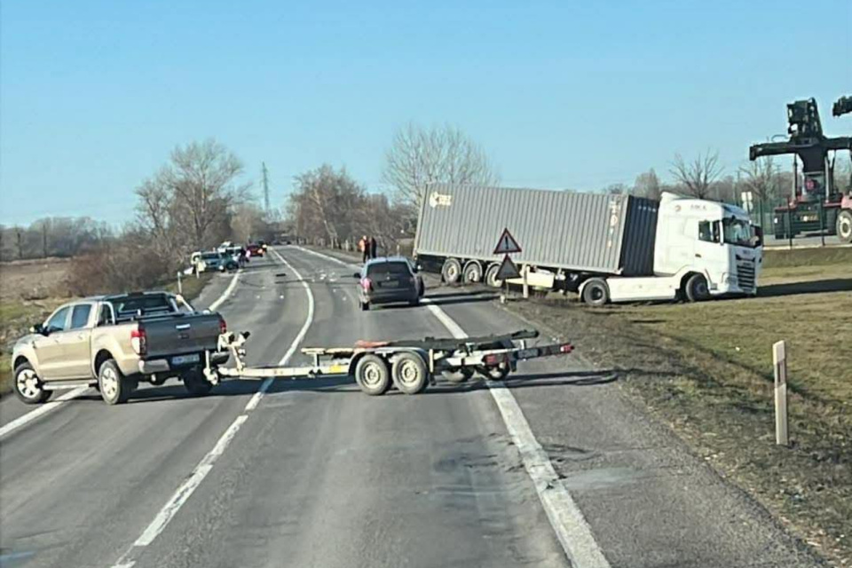 Úsek je prejazdný ťažko. | Foto:  Ádám Derzsi, Trnavský kraj - Dopravný servis