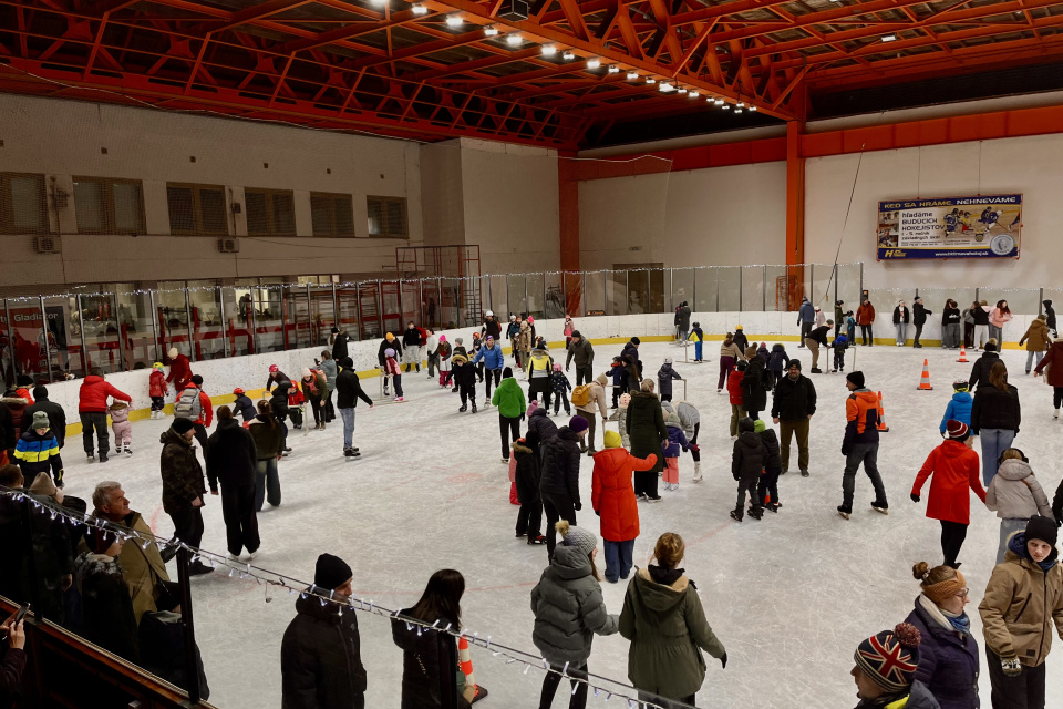 Nechýbalo verejné korčuľovanie v spoločnosti hokejistov I Foto: Alexandra Štofirová, Trnavské rádio 