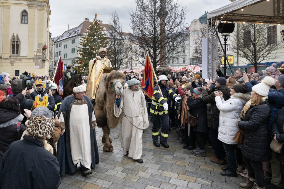 Na fotografii je sprievod v Bratislave | Zdroj: TASR