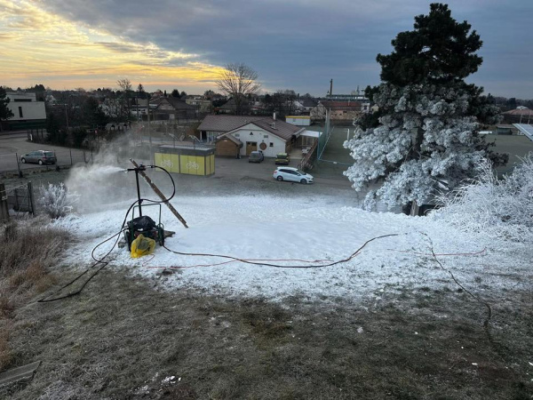 V Cíferi zasnežujú kopec | Zdroj: Martina Tigi