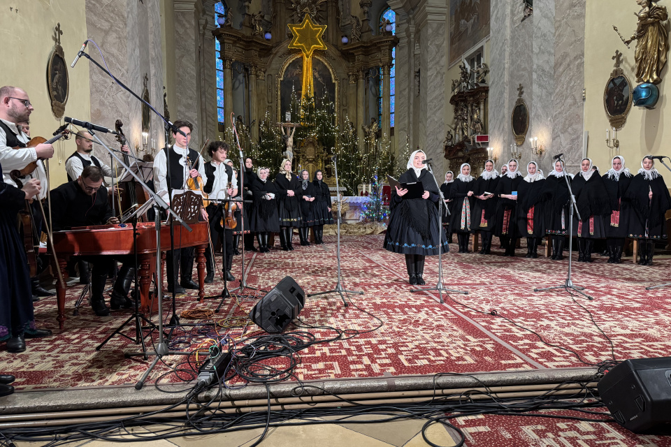 Podujatím slovom sprevádzala naša moderátorka Alexandra I Zdroj: UFS Trnafčan