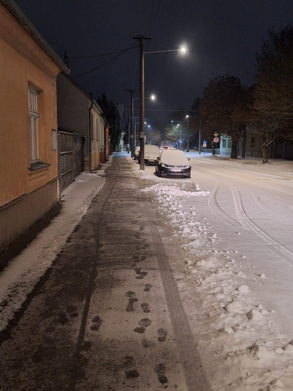 Aktuálna situácia na chodníkoch v meste | Zdroj: Mesto Senica