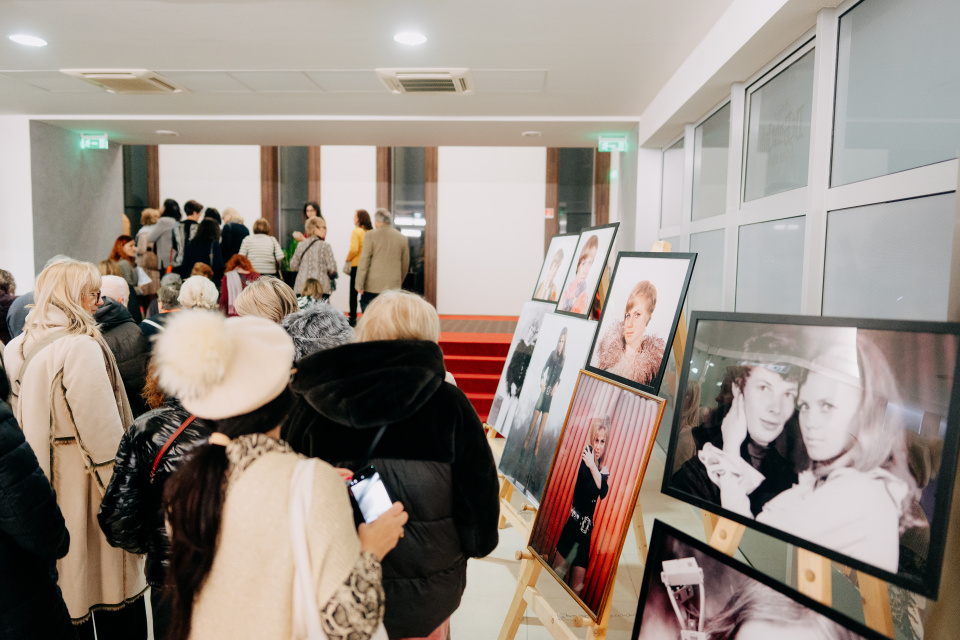 K dispozícii bola aj menšia výstava fotografií Evy Kostolányiovej I Foto: Martin Hesko 