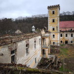 Dobrovoľníkov čaká ešte veľa práce | Zdroj: Obec Sokolovce