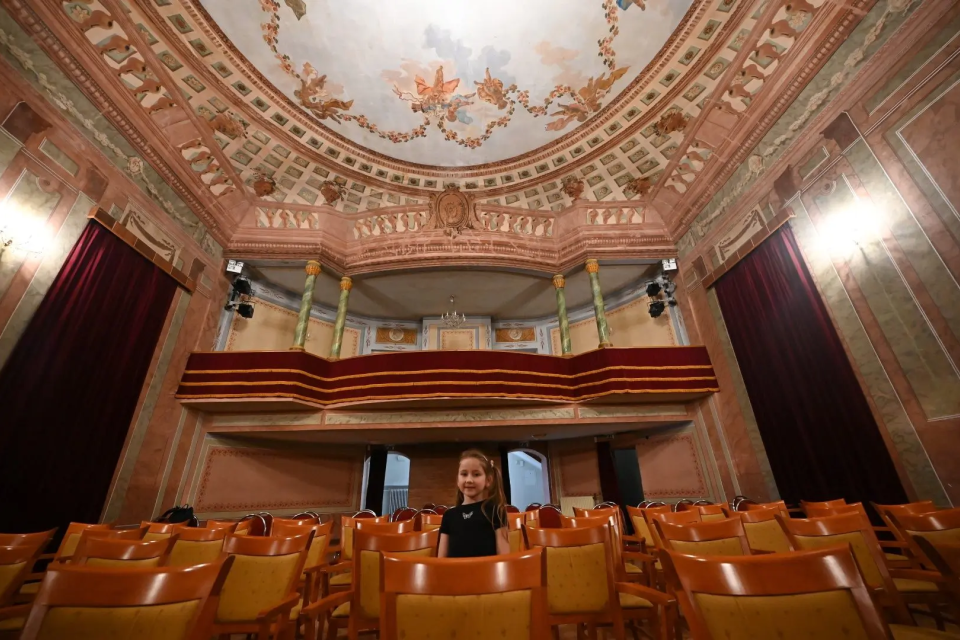 Empírové divadlo je najstaršou divadelnou budovou na Slovensku | Zdroj: Kraj zážitkov - blog