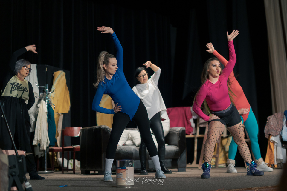 Sústreďujú sa najmä na komediálny žáner | Foto z hry Opona hore, Zdroj: FĽOČ