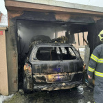 Na likvidáciu požiaru nasadili dva vysokotlakové prúdy. | Foto: Hasičský záchranný zbor 