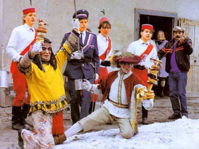 Obchôdzka Turkov v Štefanove (okr. Senica,1988) | Zdroj: Archív diapozitívov Ústavu etnológie SAV v Bratislave, Foto: H. Bakaljarová