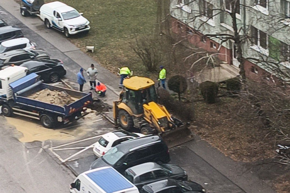 Na oprave poruchy sa pracuje. | Foto: Livia Juhasova, Krajšia Linčianska, Tulipán a Vajslova dolina: Komunita