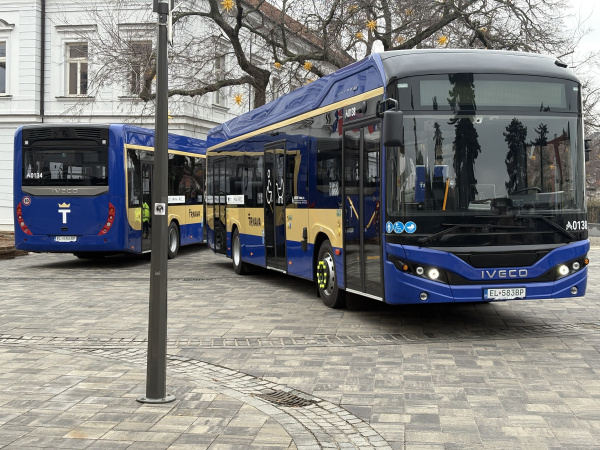 Nové elektrobusy, ktoré budú jazdiť po Trnave | Foto: Michaela Martišíková, Trnavské rádio