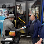 Primátor mesta odovzdal vodičom nových autobusov kľúče | Foto: Michaela Martišíková, Trnavské rádio