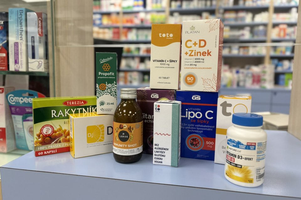 Nápomocné sú vitamíny a výživové doplnky, ktoré sú ľahko dostupné v lekárňach | Foto: Michaela Martišíková, Trnavské rádio