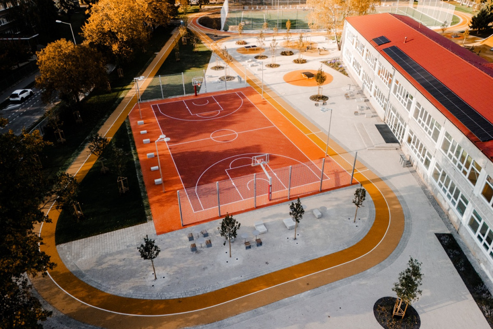 Zrevitalizovaný dvor na K. Mahra | Zdroj: Mesto Trnava