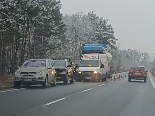 Odťahová služba po čase informovala, že tirák je už preč. | Foto: Pavlína Djadík Verešová, Dopravný servis SE, SI a okolie