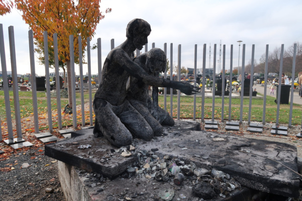 Požiarom poškodený Pamätník nenarodeným deťom. | Foto: TASR - Ondrej Hercegh