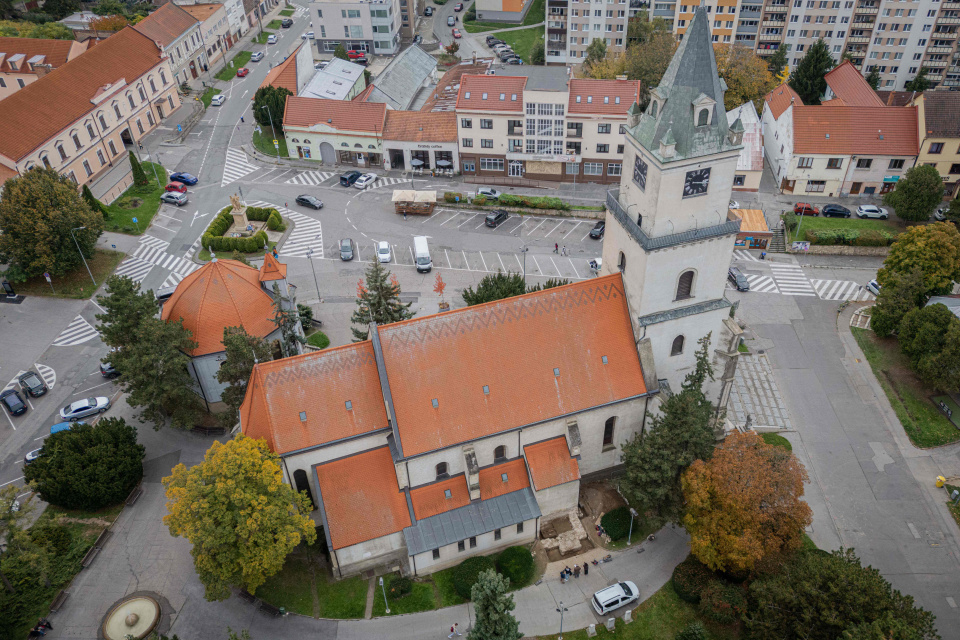 Nutná rekonštrukcia sochy sv. Floriána ponúkla archeológom nečakavý objav | Zdroj: archív Vlastivedného múzea v Hlohovci, Foto: Erik Knotek, Jozef Urminský