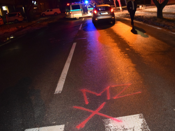 Ženu auto viezlo na kapote 15 metrov. l Foto: KRPZ TT