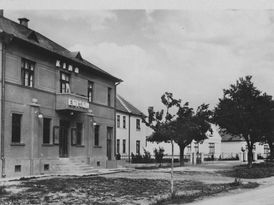 Leopoldovské kino z čias, keď sa ešte nazývalo Kino Edison | Zdroj: Mesto Leopoldov - archív Miloša Jančára