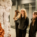 O výstave porozpráva autorka aj kurátorka | Zdroj: TS Malý Berlín 