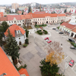 Námestie v Hlohovci si naďalej zachováva pôvodnú podobu | Zdroj: mesto Hlohovec
