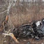 Auto po náraze do brezy skončilo na nepoznanie. | Foto: PZSR