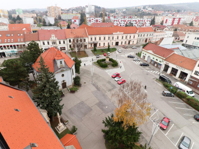 Námestie v Hlohovci si naďalej zachováva pôvodnú podobu | Zdroj: mesto Hlohovec