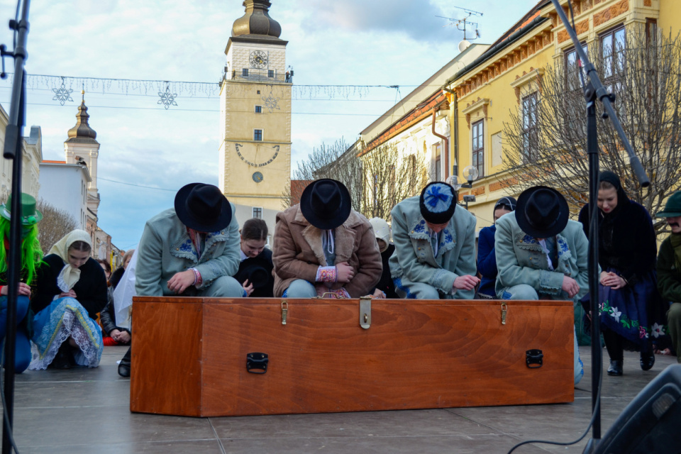 Záver fašiangov v podobe pochovávania basy I Zdroj: Trnavské rádio