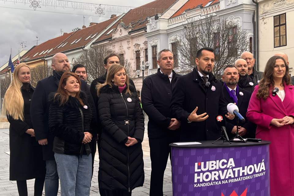 Na tlačovú konferenciu v centre Trnavy prišiel aj podpredseda strany Demokrati Juraj Šeliga | Zdroj: Trnavské rádio