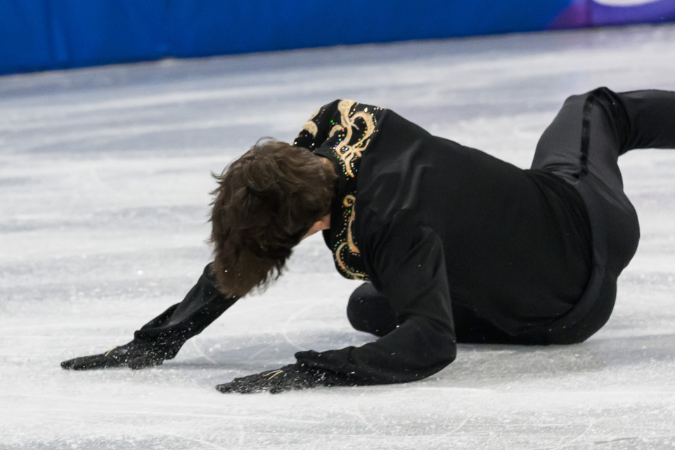 Slovenský krasokorčuliar Adam Hagara počas pádu vo voľnej jazde mužov na zimných olympijských hrách | Zdroj: TASR