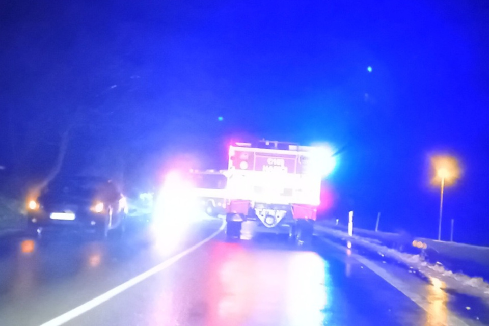 Cestu uzavreli, jazdilo sa obchádzkou cez Mokrý Háj. | Foto: Blanka Navratova, Dopravný servis SE, SI a okolie