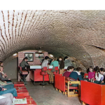 Zaspomínajte si na bývalé priestory kaviarne a baru: 