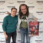 Na fotografii je moderátor Tomáš Čapák spolu s organizátorom AC/DC fans party Máriom Gajarským | Foto: Trnavské rádio