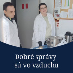 Na fotografii sú kuchári, ktorí pripravujú jedlo pre ľudí bez domova v Piešťanoch