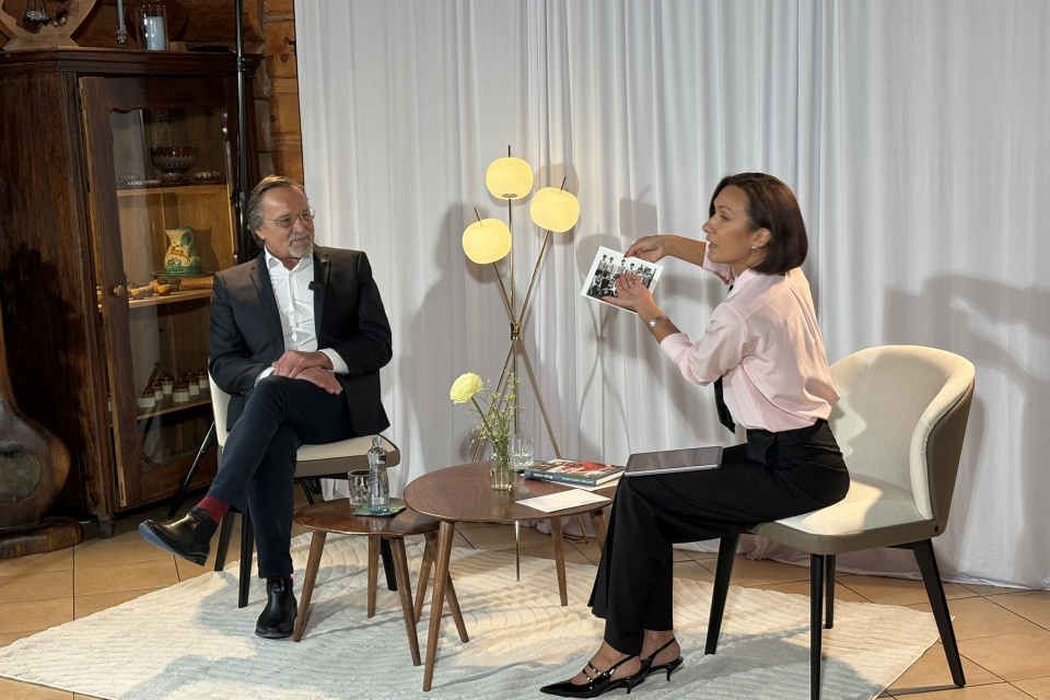 Moderátorka spomenula hercovo detstvo a ukázala divákom pár fotografií z minulosti | Foto: Michaela Martišíková, Trnavské rádio