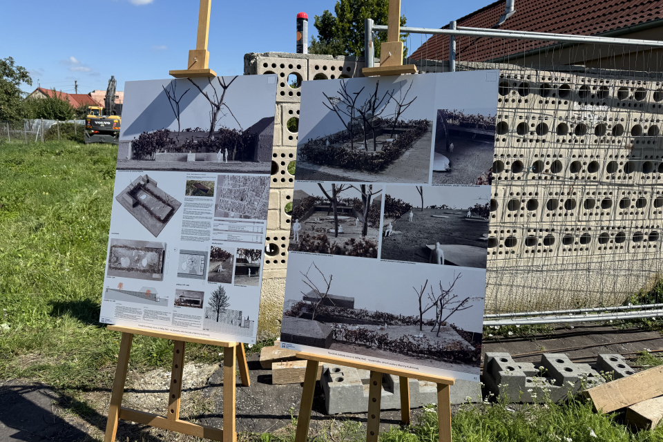 O vizualizácií a začiatku stavby pamätníka informovala župa minulý rok vo Veľkej Mači  | Foto: Michaela Martišíková, redakcia