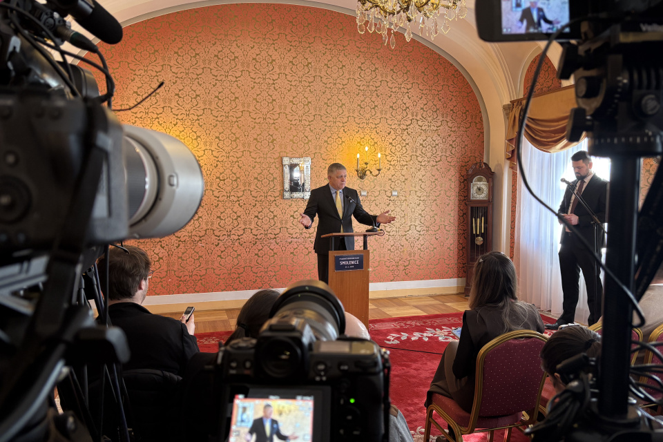Premiér vystúpil po ukončení rokovania na tlačovej konferencií | Foto: Michaela Martišíková, Trnavské rádio