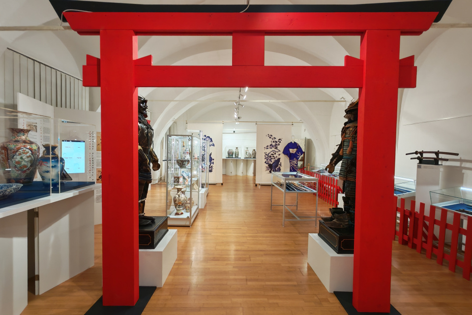 Program nadväzuje na výstavu v múzeu JEMNÉ AKO CHRYZANTÉMY (Foto z výstavy) | Zdroj: Západoslovenské múzeum v Trnave 