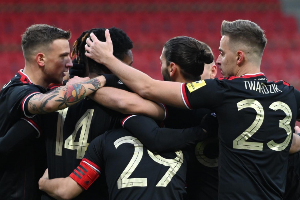 Bílí Andeli sa tešia z víťazstva. | Foto: Lukáš Grinaj