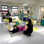 Fyzioterapeutka Soňa Krchnáková sa venuje už najmenším deťom I Zdroj: Trnavské rádio 